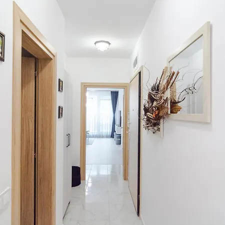 Paris Luxury Centre 2bdr W Work Desk And Wifi Near Nevsky Cathedral