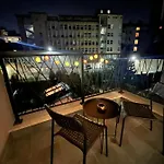 Daire Paris Luxury Centre 2bdr W Work Desk And Wifi Near Nevsky Cathedral Sofya