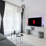 Daire Paris Luxury Centre 2bdr W Work Desk And Wifi Near Nevsky Cathedral