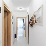 Paris Luxury Centre 2bdr W Work Desk And Wifi Near Nevsky Cathedral