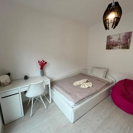 Paris Luxury Centre 2bdr W Work Desk And Wifi Near Nevsky Cathedral סופיה