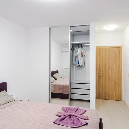 Apartman Paris Luxury Centre 2bdr W Work Desk And Wifi Near Nevsky Cathedral *