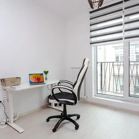 Paris Luxury Centre 2bdr W Work Desk And Wifi Near Nevsky Cathedral סופיה