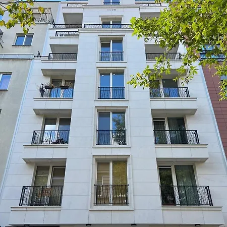 Paris Luxury Centre 2bdr W Work Desk And Wifi Near Nevsky Cathedral