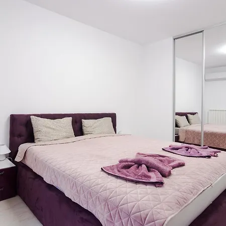 Apartment Paris Luxury Centre 2bdr W Work Desk And Wifi Near Nevsky Cathedral